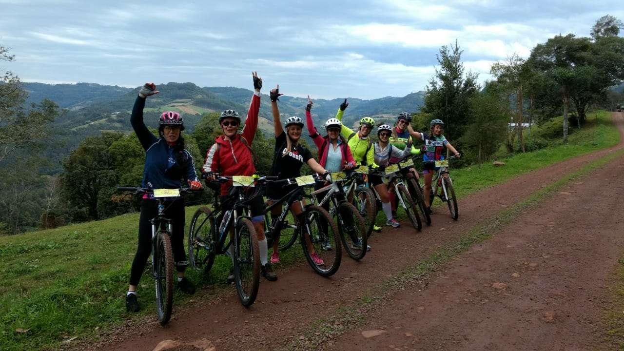 Nenhuma fica para tr s o ciclismo feminino Revista Afrodite